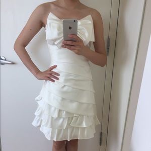 Sleeveless White Bridesmaid Bow Tie Short Dress